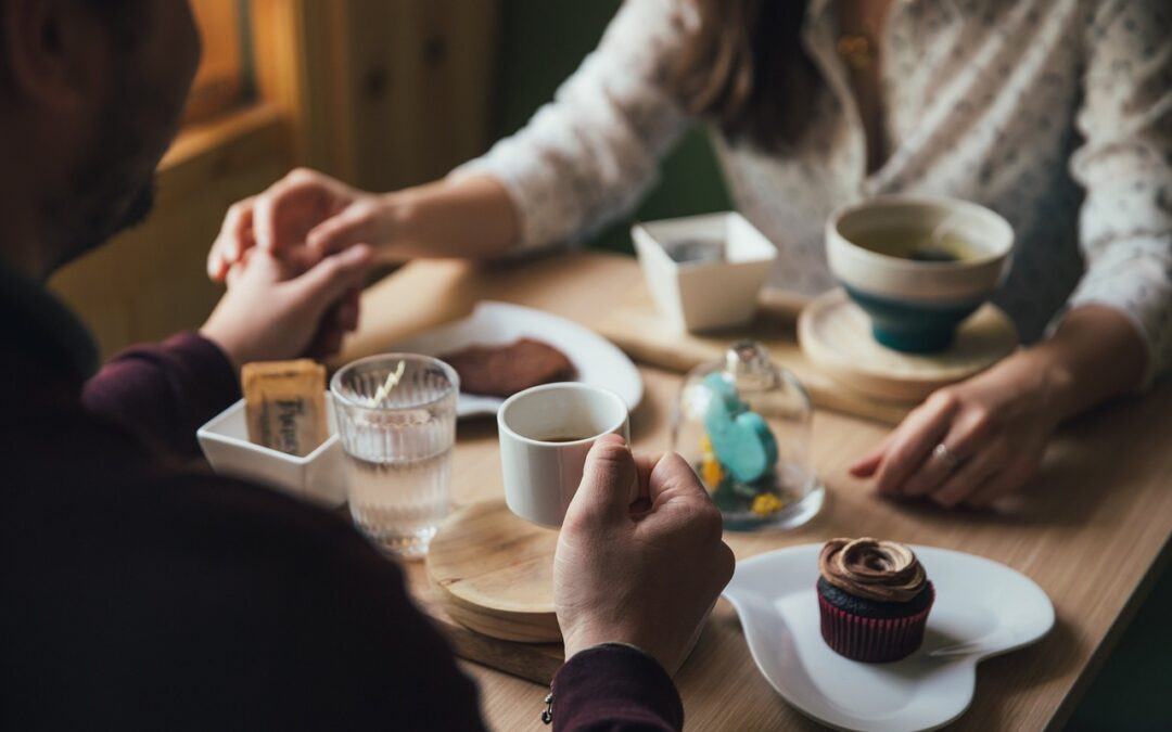 Mau Staycation Romantis? Berikut 5 Rekomendasi Makanan dan Minuman untuk Temani Liburan Bareng Pacar